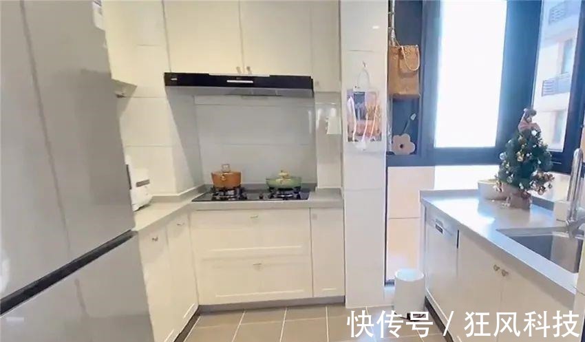 玄关鞋柜|姑娘住进套内70㎡小家,空间虽小却温馨感满满,网友:爱了