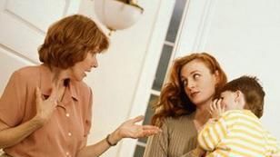 越来越多家庭是姥姥带娃，爷爷奶奶在享清福吗？原因现实又无奈