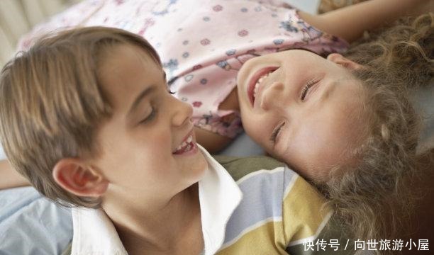 买菜|妈妈去买菜,5岁哥哥主动要照顾妹妹,回家后却发现哥哥嚎啕大哭