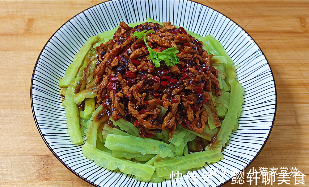 豆瓣酱|教你凉拌苦瓜好吃的做法,营养美味又不苦,一顿做3根还不够吃