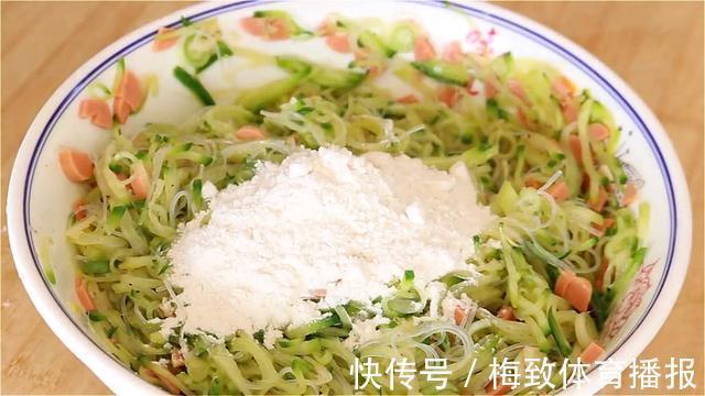 早餐|1根萝卜3个鸡蛋,用筷子搅一搅,营养丰富,五分钟搞定家人早餐