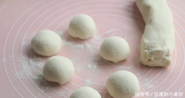 上桌|别蒸包子,教你懒人吃法,卷一卷8分钟出锅,早餐上桌准吃光