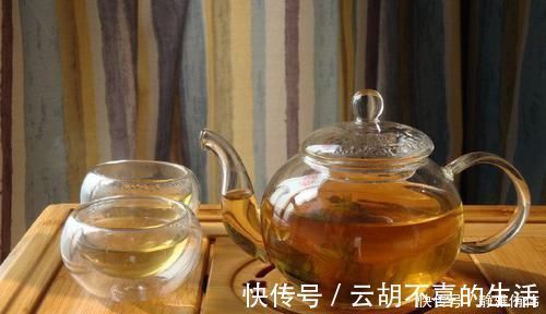 蒲公英|不起眼的它，竟是湿气“大克星”，没事喝一杯，湿气祛得一干二净