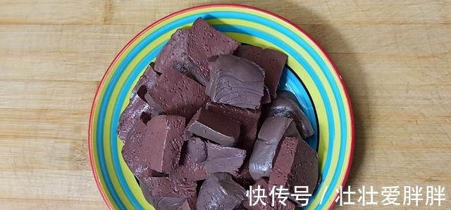 鸭血豆腐炖粉丝这样做，汤鲜味美，做了满满一大锅吃的非常爽！