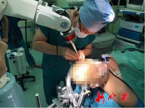 12岁男孩一笑就停不下来?医生发现:头里肿瘤有7毫米