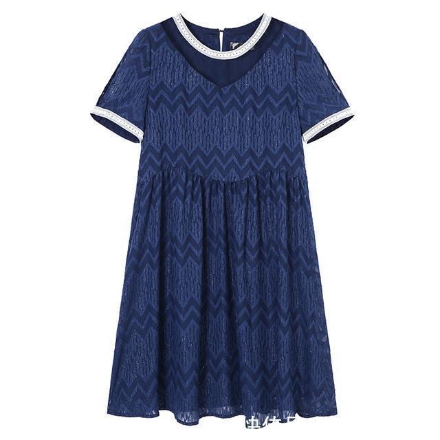 连衣裙 身材微胖的女生,怎么迅速提升气质?一套时髦大码连衣裙告诉你