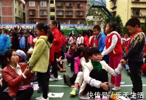 孩子|补偿200万,断绝关系,当养女20岁认回亲妈,方知“养不如生”