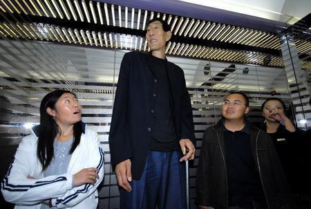 鲍喜|我国第一巨人鲍喜顺,不顾医生劝阻生下孩子,如今怎样了?