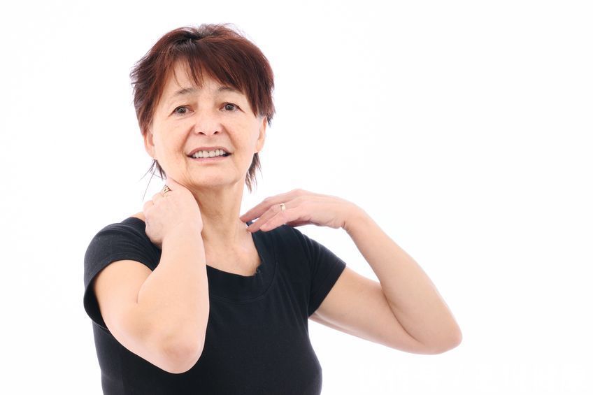 脖子 脖子易“暴露”你的年龄,不想颈部皮肤粗糙皱纹多,做好这4点