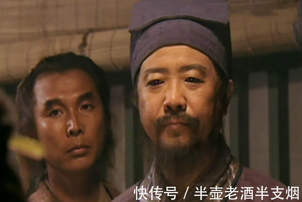 民女@李逵要杀宋江,吴用赶紧开溜:鲁智深武松出手帮李逵,梁山马军五虎将也挡不住