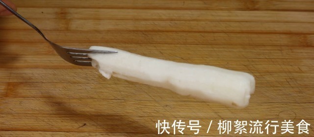 才知道,原来山药去皮这么简单,大厨教你2个办法,干净不痒手!