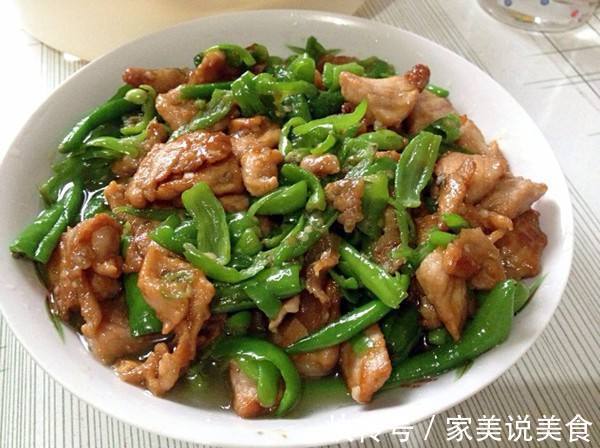 青椒炒肉丝，先放青椒还是肉，大厨告诉你秘密，难怪炒的肉柴