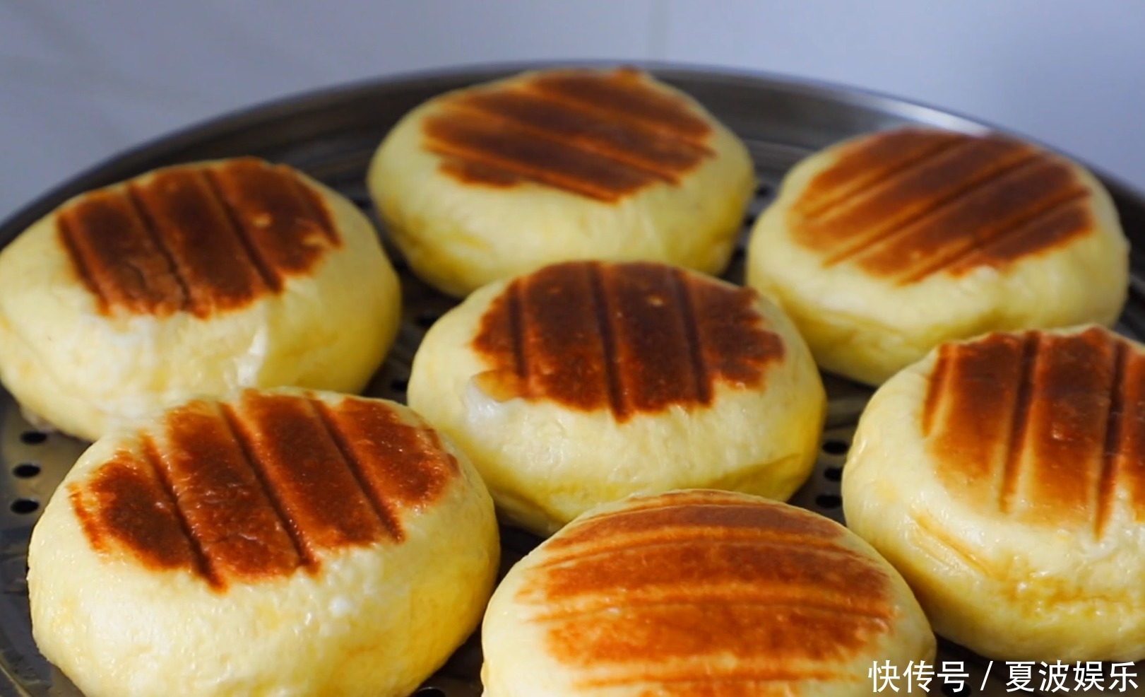 正宗发面饼一斤面粉，4个鸡蛋，蓬松暄软又香甜，比面包还好吃