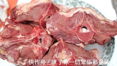 本草纲目|炖羊肉时，切记“3放3不放”，否则汤不浓白还发黑，膻味特别大