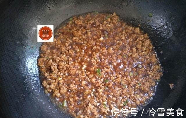 茄子|茄子最简单的做法，不炸不炒，儿子吃了2碗饭还要吃，实在太下饭