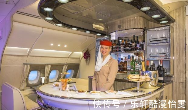 阿联酋航空|皇马双层专机有多奢华球员享私人浴室,美女空姐在机上酒吧服务