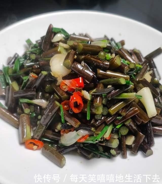 同学请客吃饭,一共6道菜,虽然看着不咋地,但是食材货真价实