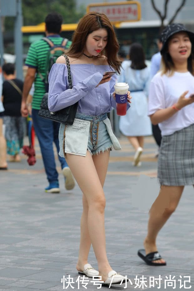 反着|街拍美女:小姐姐解锁牛仔热裤新穿法,出街回头率百分百