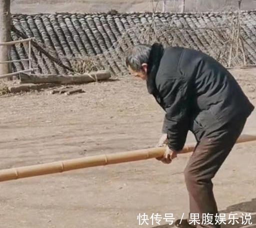 下肢|爷爷给孙子自制学步机,宝宝用得很开心,网友却笑了