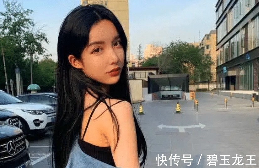 女装大佬|抖音“女装大佬”恢复真身,没了长发换上男装,让人更加怀疑人生