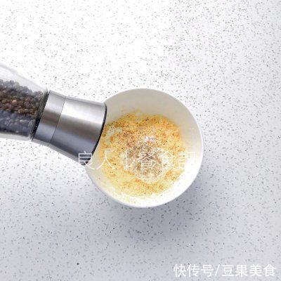 丘比香|#丘比三明治#又软又嫩｜满足食欲「超嫩鸡蛋三明治」