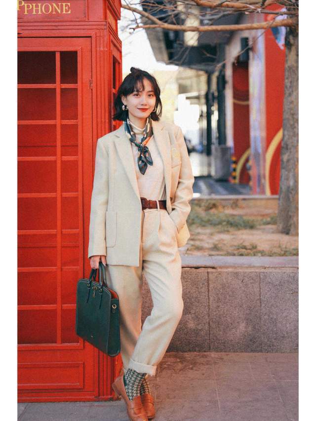 有气质|果然,西服外套还是配“牛仔裤”才洋气,显高显瘦,关键还耐看