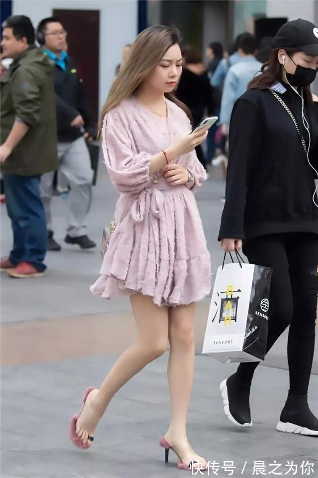 美女 -热裤大长腿小姐姐,穿着个性时髦,很有魅力