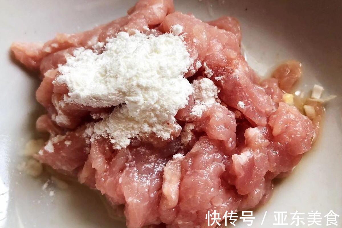 花菜|炒花菜，不焯水也不过油，教你一招，花菜香香脆脆，好吃又入味