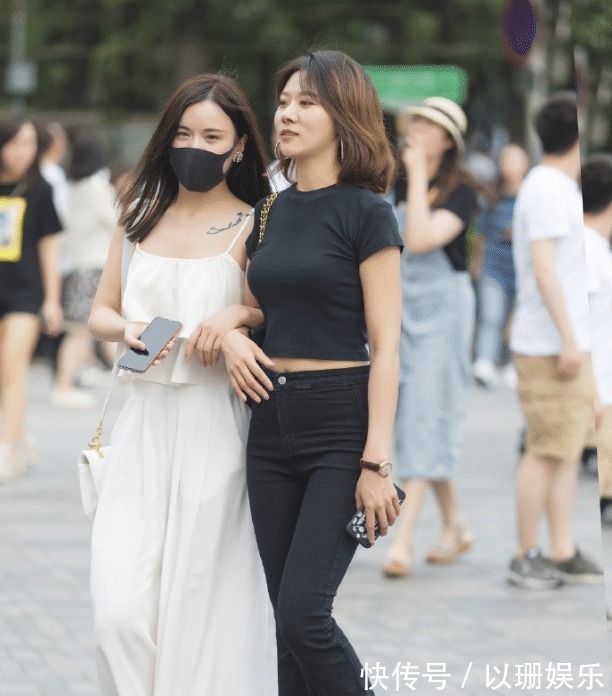 腿长 嫌天气太闷热,把裤脚“撕开”透透气,腿长就是任性吗