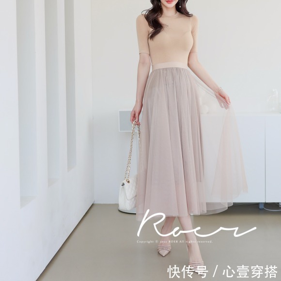 爱丽舍|女神孙允珠高清时尚搭配:爱丽舍珍珠娇杏细螺纹雪纺裙