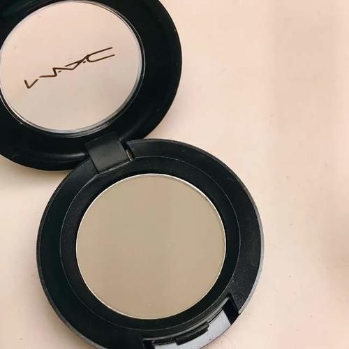 clio|肿眼泡女生多选大地色系眼影,消肿耐看又显白,新手也合适