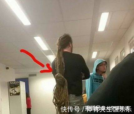 |搞笑GIF：待你长发及腰，我真想帮你剪掉