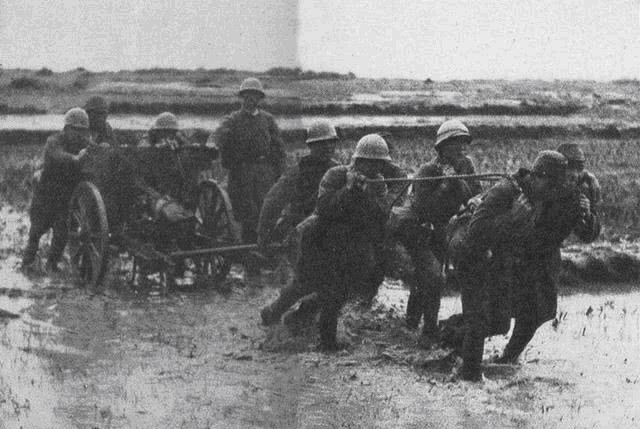 战士|无耻日寇，趁着抗日战士家娶媳妇，偷袭集镇一口气杀害百余人