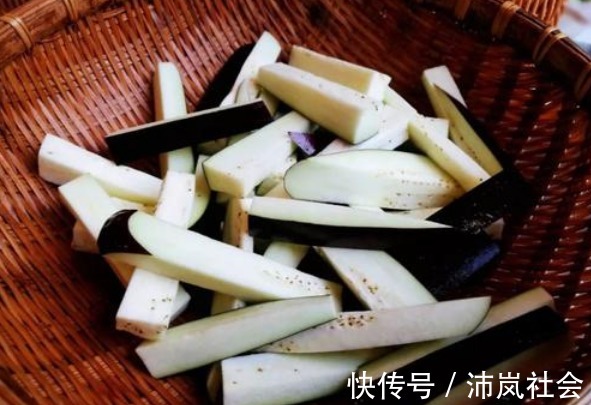 黑黢黢|炒茄子不要先放油,大厨教你一招,无论怎么炒都不发黑,也不油腻