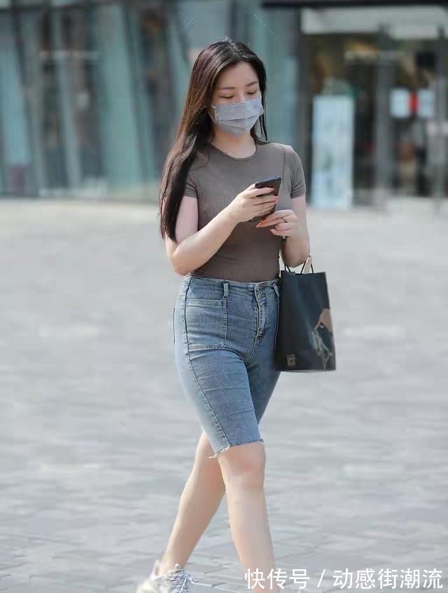 牛仔裤 夏季这样搭牛仔裤,简约清凉时尚,尽显优雅高贵气质!