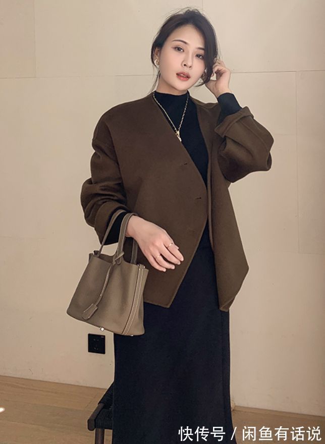 穿搭 打底衫还是黑色最百搭,35岁博主这几套秋冬穿搭,每一套都想照搬