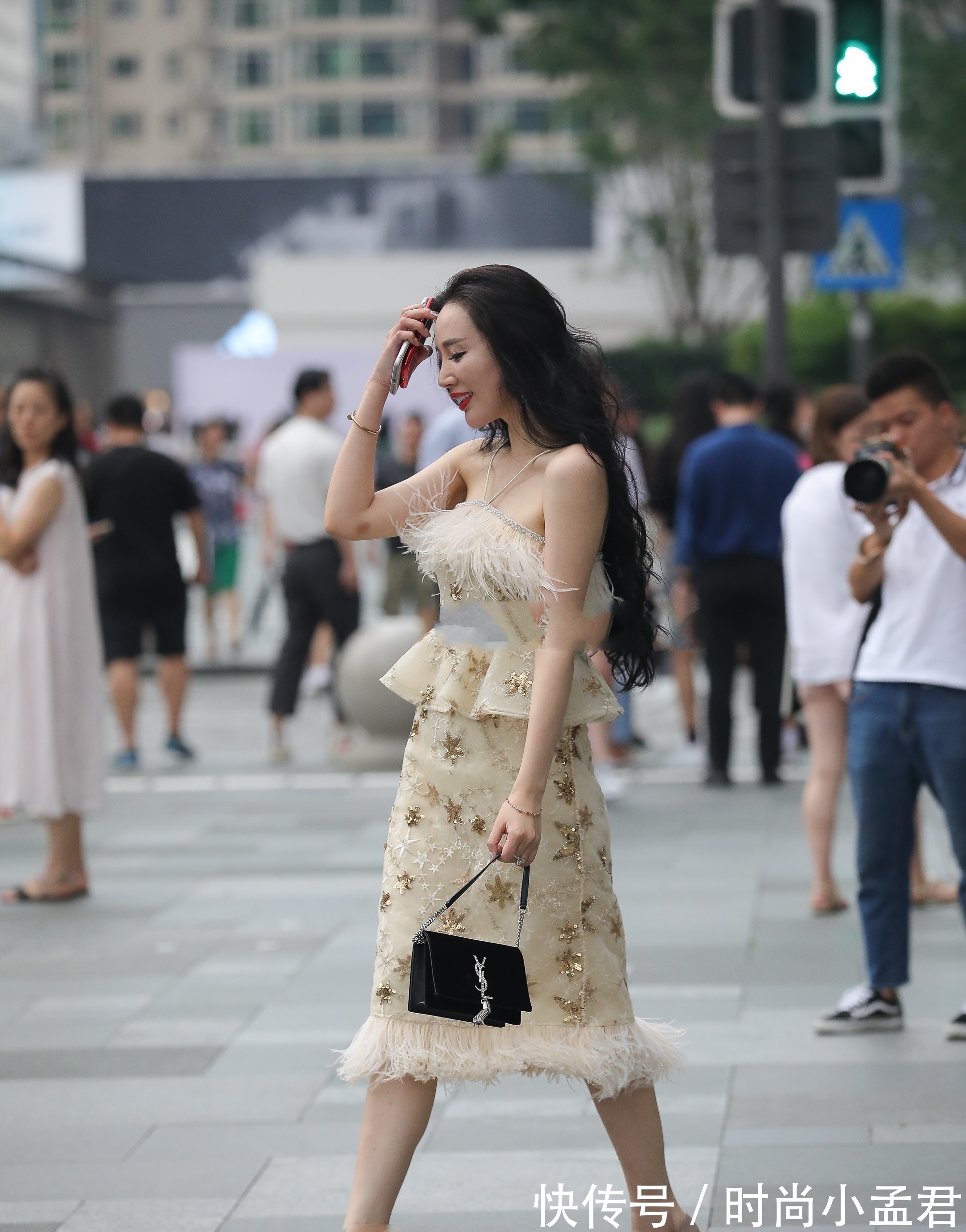 高跟鞋|独特设计两根带子“挂”在脖子上,时尚款裙子,显优美曲线
