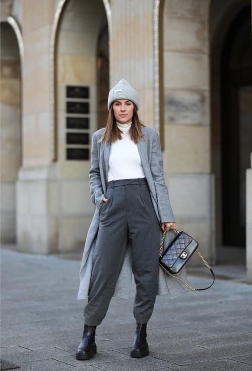 春天怎么能少了小高领，30＋的女性这样穿，时髦知性还保暖