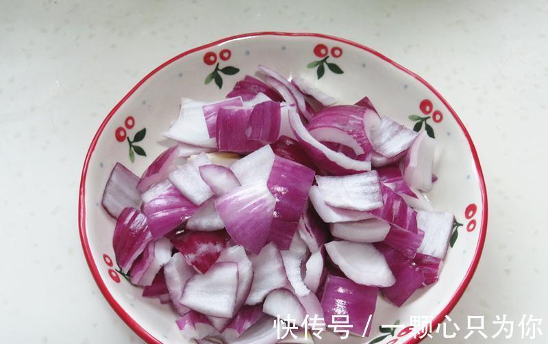 洋葱炒虾仁|冬天多给老人吃这菜,营养不腻易消化,还能延缓衰老,简单易做