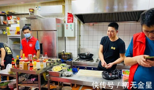 鲫鱼|十几年烧烤店老师傅的锡纸烤鱼教程,看完你就会!