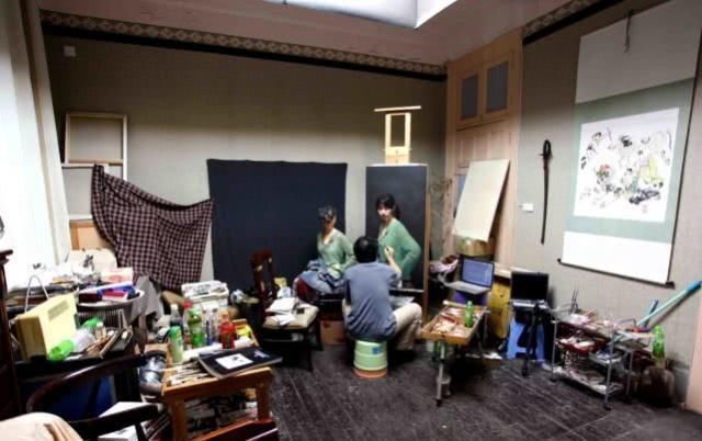 汤匙!冷军画了一根破汤匙,卖了41万,放大十倍后,专家:这根本不是画