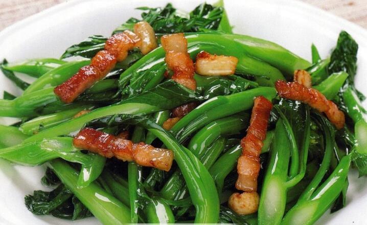 大厨|炒青菜时,加冷水还是开水大厨透露,加入几滴它,翠绿不变黄