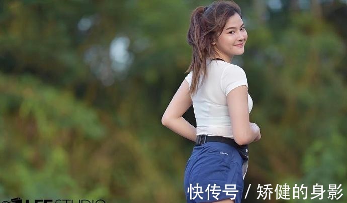 妹子们 街拍;马尾辫发型怎么弄好看, 时尚达人教你怎么变青春靓丽!