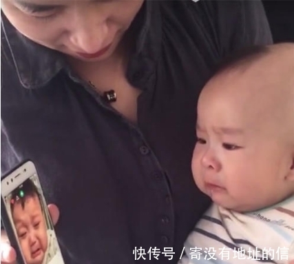 爸爸|爸爸给宝宝看了一个视频,宝宝的反应太过激动,妈妈看到后笑喷了