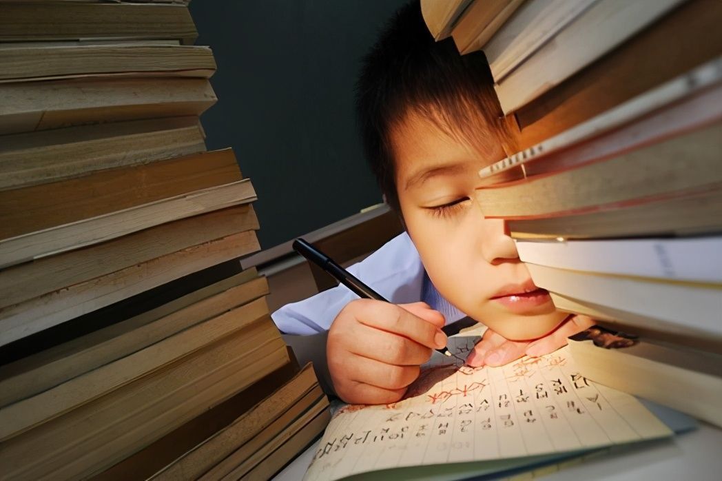 身高|孩子睡前几个坏习惯,可能正悄悄给身高“拖后腿”,早改正长高个