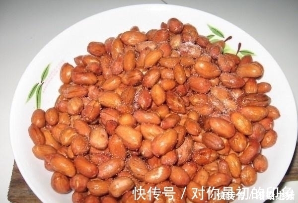 营养物质|花生煮熟吃和生着吃,哪种更有营养,爱吃花生的人,可别吃错了
