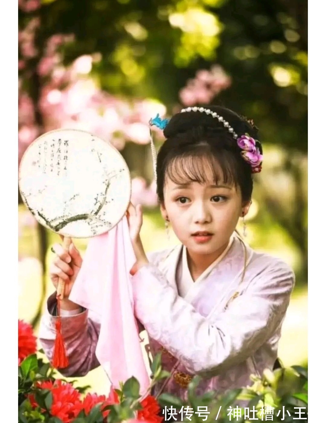 凤姐儿&贾母为薛宝钗过15岁生日,细节中,透露着二人冰冷的互不在意