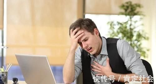 退化性|睡觉梦到自己脚踩空，身体还抖一下，这是什么情况？
