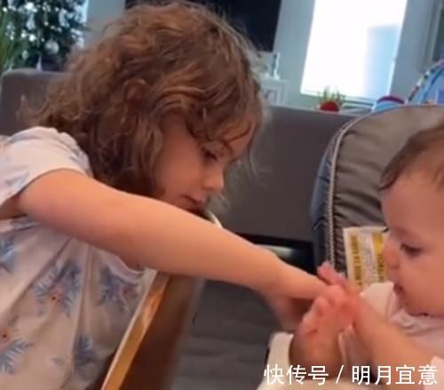 弟弟|弟弟揪姐姐头发,本以为姐姐会发脾气,没想到姐姐的做法也太暖了