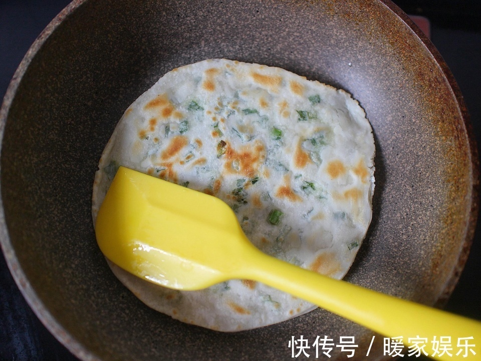 不揉面不发面，两分钟教会你做喷香好吃的葱油饼，从此早餐不用愁